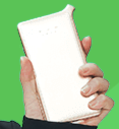 「どんなときもWiFi」D1端末を手で持つ.png